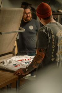pantallas serigráficas - Mantenimiento de Pantallas Serigráficas: Emulsión, Tensado de Malla y Limpieza
