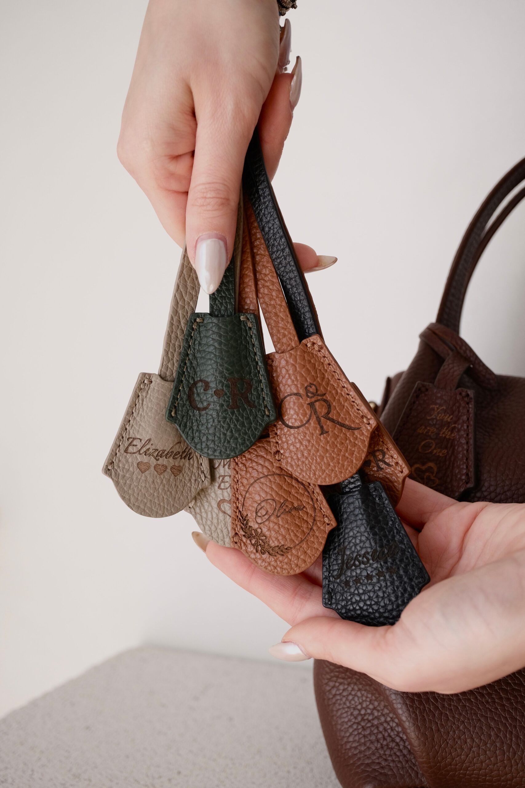 personalización cuero láser - Personalización de Accesorios de Cuero con Láser: Carteras, Bolsos y Marroquinería