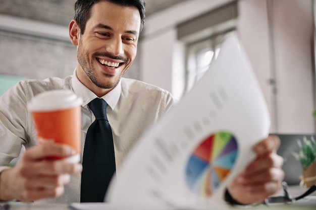 ROI uniforme - ROI del Uniforme Corporativo: Cómo Calcularlo y Presentarlo a Dirección para que Aprueben el Presupuesto
