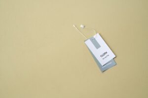 etiquetas tejidas - Etiquetas Tejidas Personalizadas: Producción, Materiales y Aplicaciones en Moda